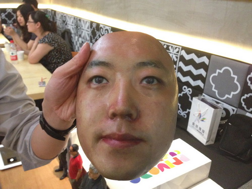 他的商业模式就是给真人进行3d扫描后
